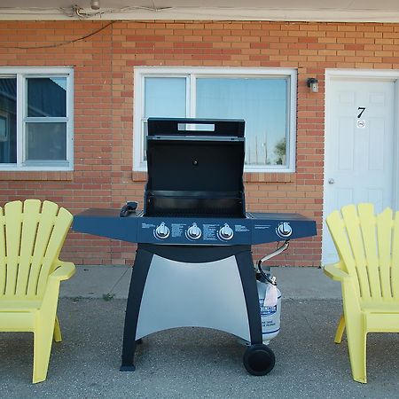 Stardust Motel Shaunavon Bagian luar foto